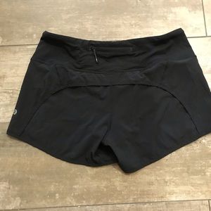 Black lulu lemon run time II shorts